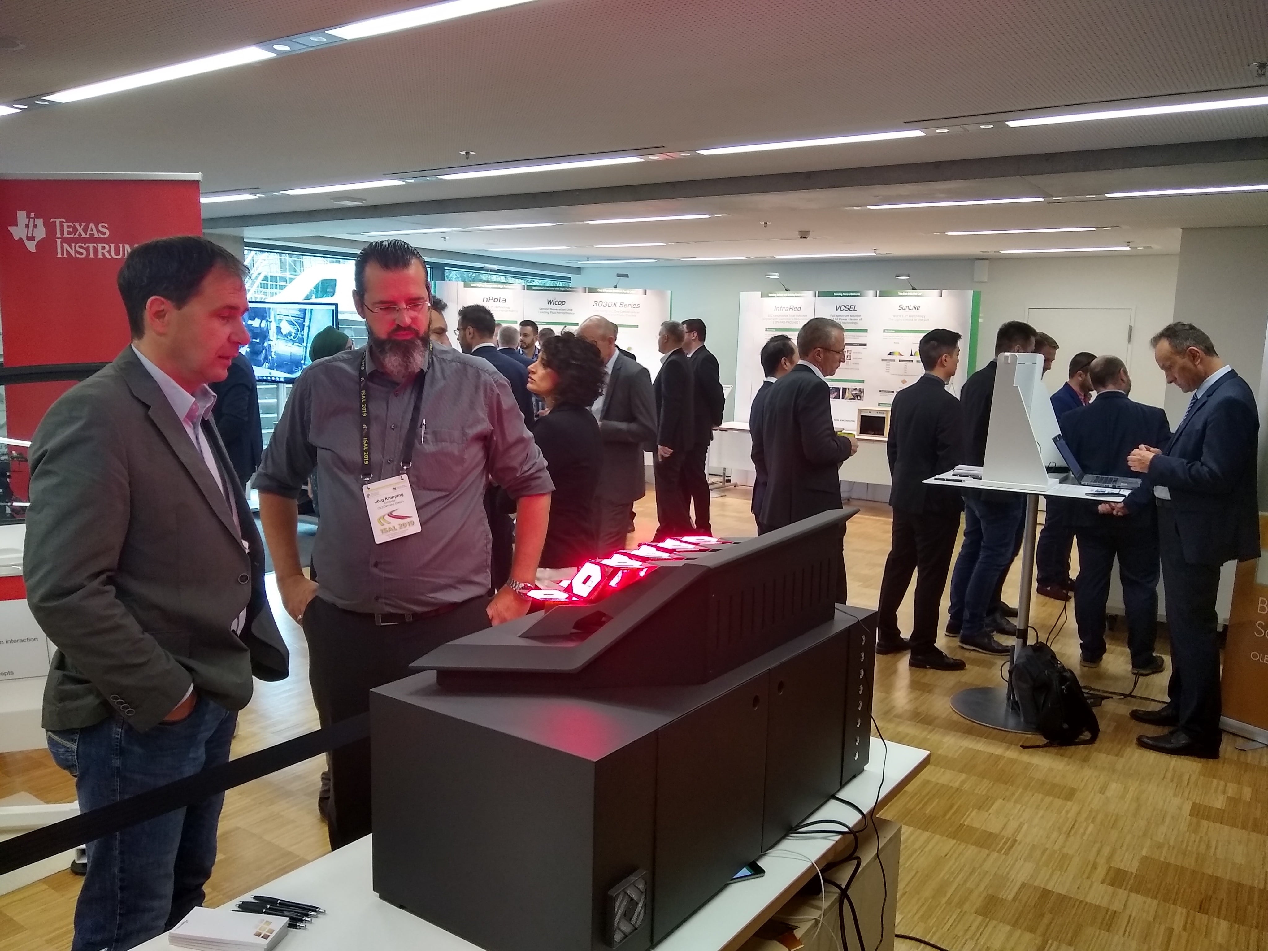 Visitors exploring ISAL 2019 | OLEDWorks